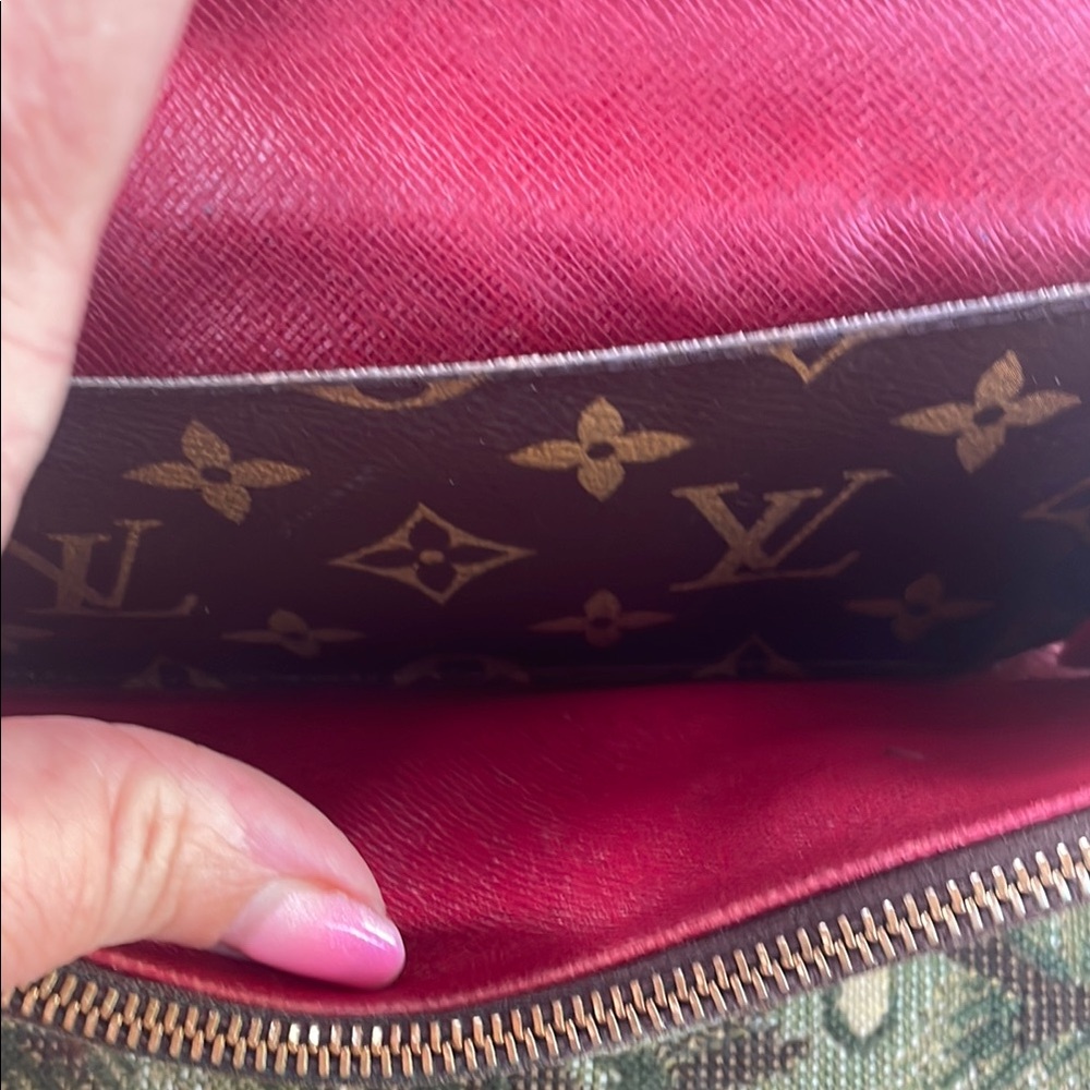 Louis Vuitton Brown Monogram with red interior Sarah wallet - Picture 4 of 10